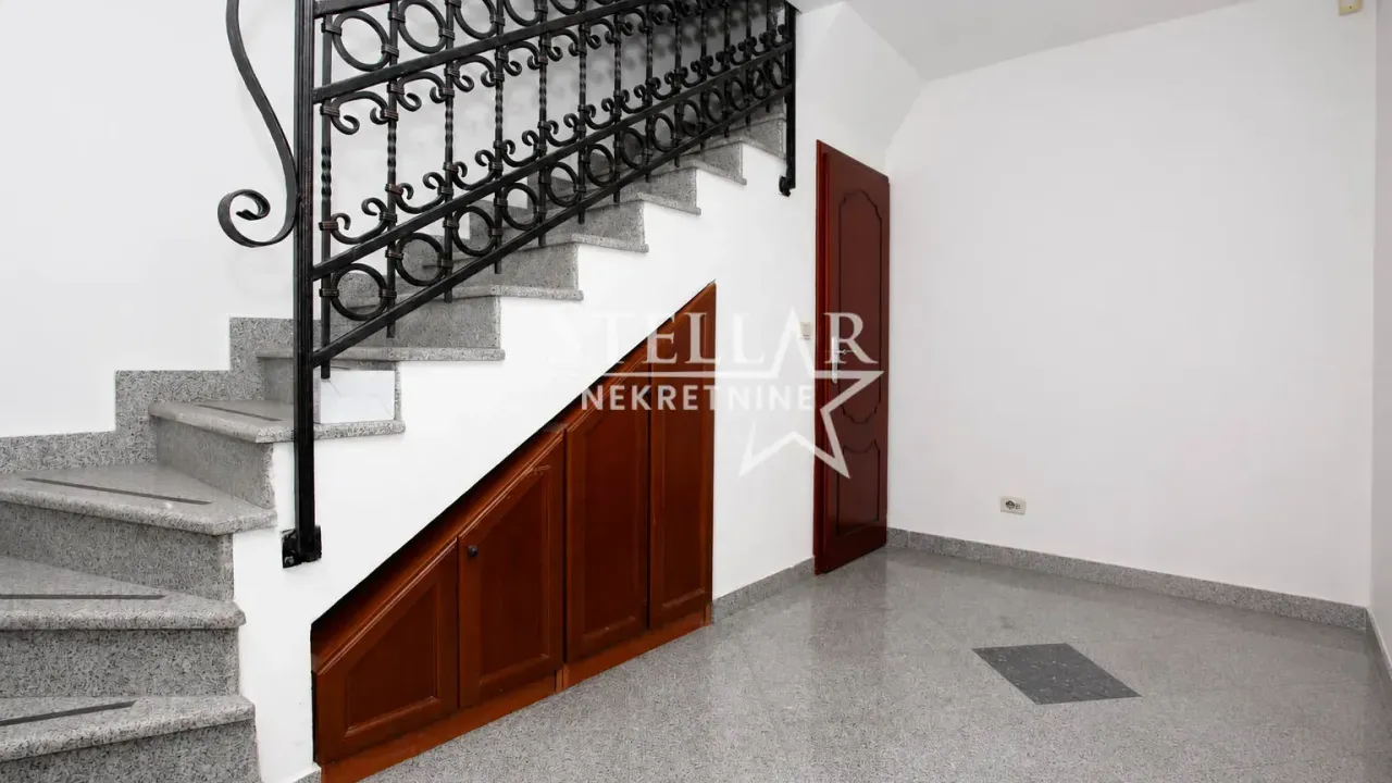 Rent, office space, 53m², Pobrežje, Podgorica
