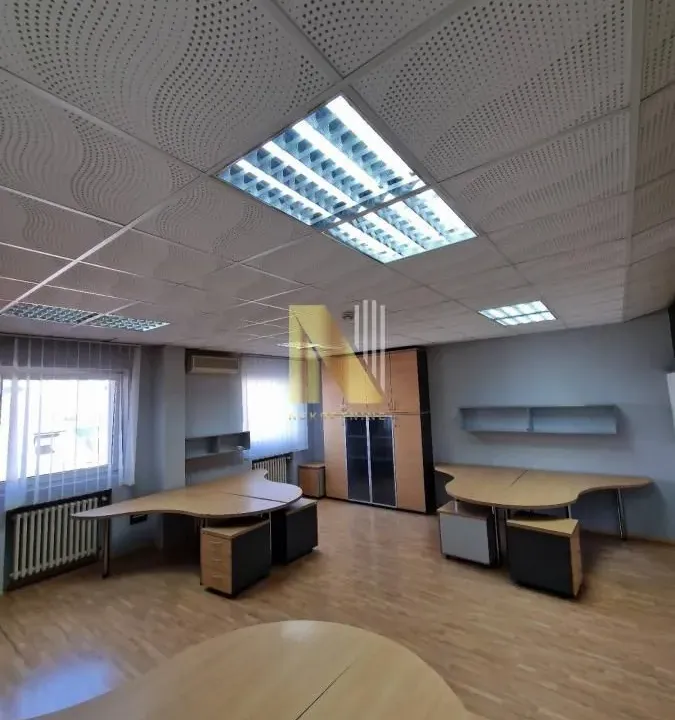 Izdavanje, poslovni prostor, 120m², Centar, Novi Sad