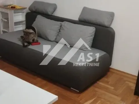 Stan in Adamovićevo Naselje