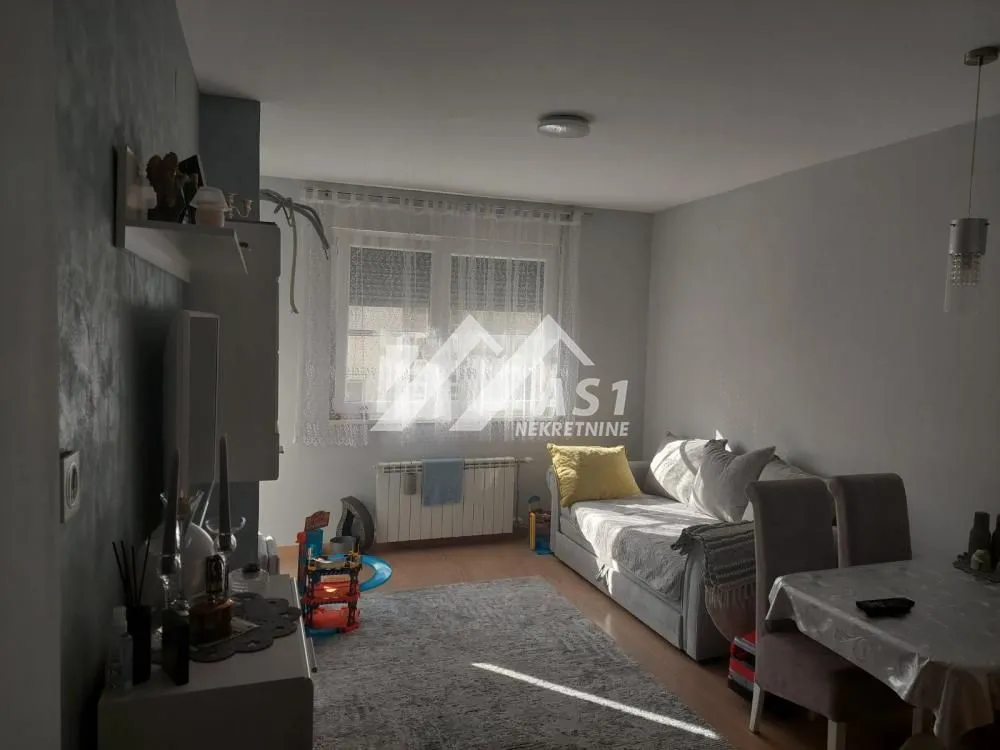 Izdavanje, dvosoban stan, 40m², Bulevar Oslobodjenja, Novi Sad Sve Podlokacije