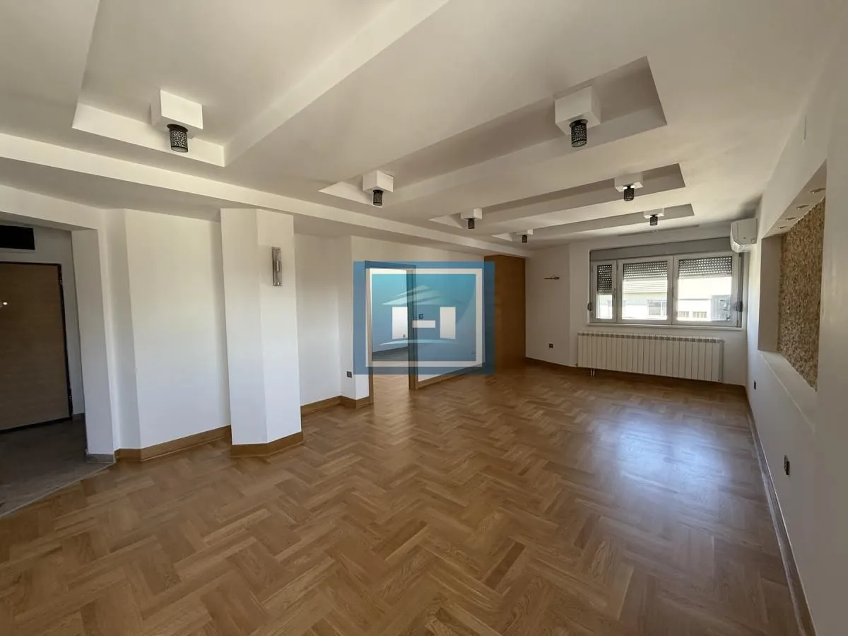 Prodaja, dvosoban stan, 77m², Vašarište, Jagodina