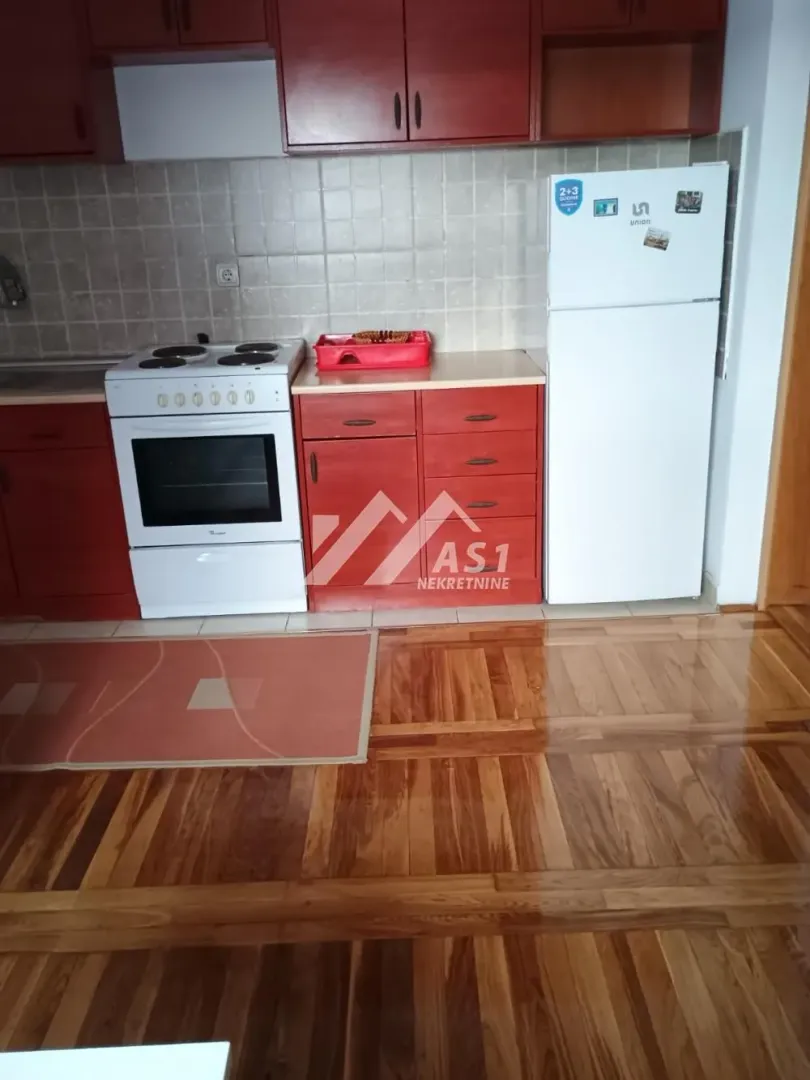 Izdavanje, jednosoban stan, 30m², Socijalno, Novi Sad Sve Podlokacije