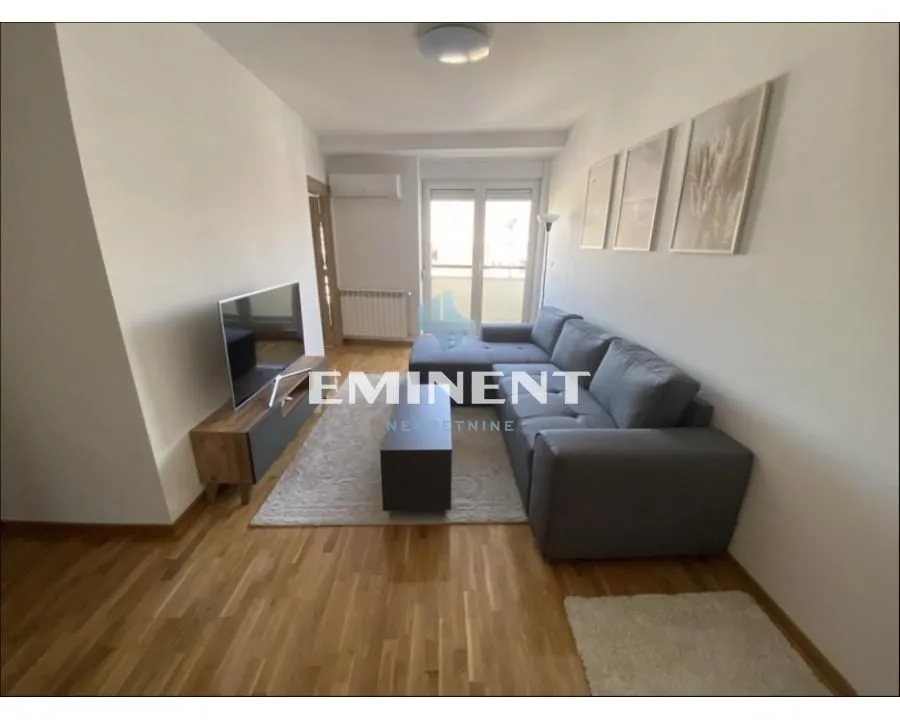 Izdavanje, dvosoban stan, 44m², Đeram Pijaca, Beograd