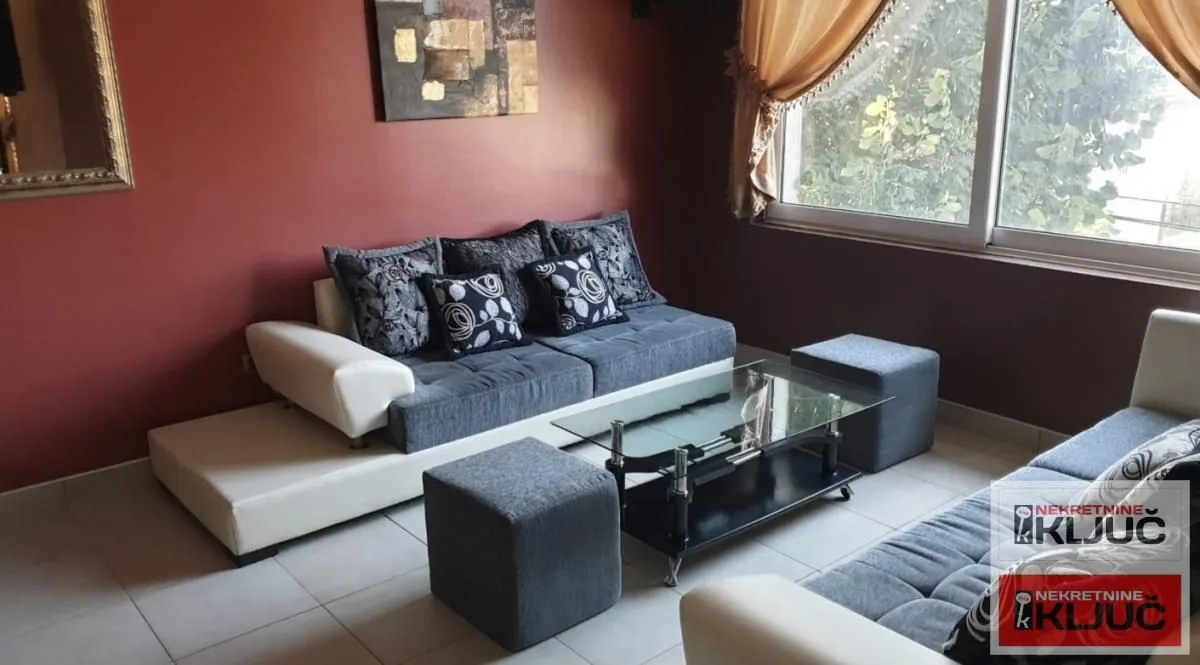 Rent, house, 1000m², Kać, Novi Sad Sve Podlokacije