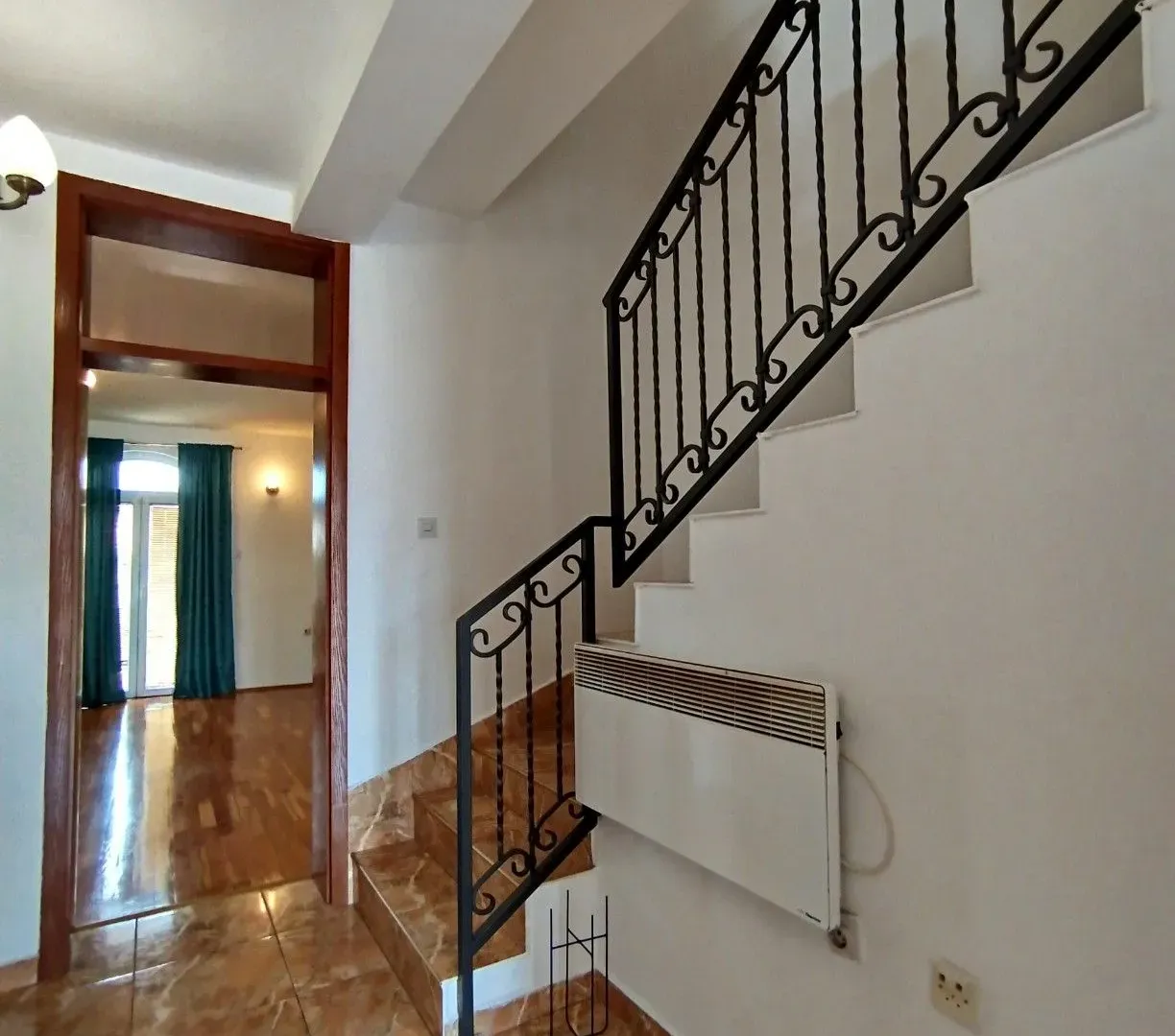 Rent, house, 160m², Tološi, Podgorica