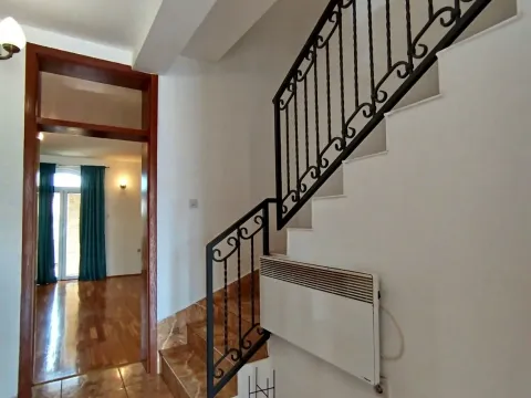 Izdavanje, kuća, 160m², Tološi, Podgorica - image 7