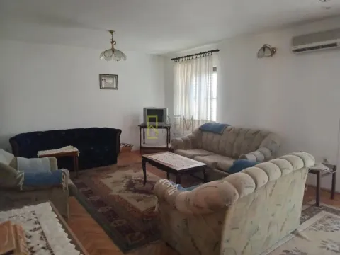 Prodaja, kuća, 232m², Tološi, Podgorica - image 6