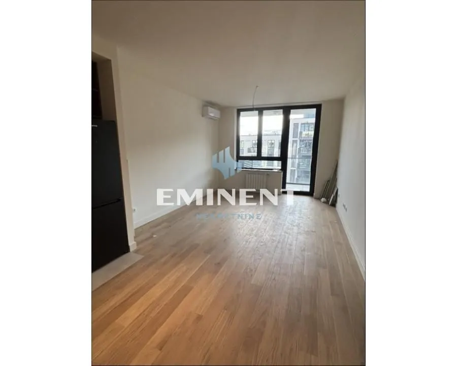 Izdavanje, trosoban stan, 74m², Savski Venac, Beograd