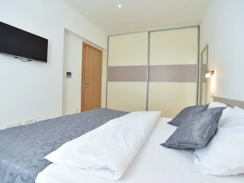 Rent, one bedroom apartment, 57m², Budva, Crna Gora - image 5