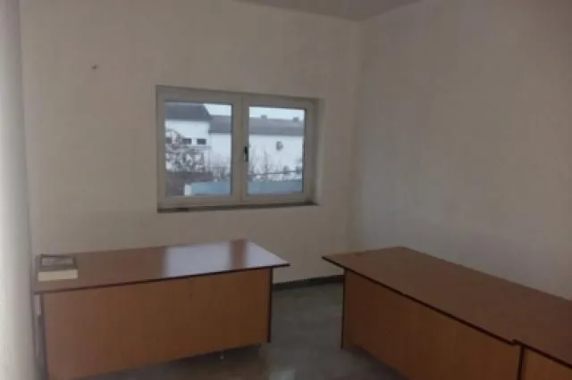 Rent, office space, 300m², Surčin, Beograd