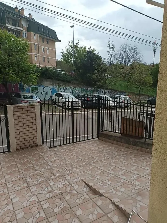 Izdavanje, kuća, 180m², Čukarica, Beograd