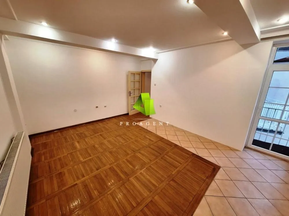 Rent, office space, 620m², Medijana, Niš