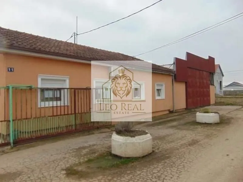 Izdavanje, kuća, 500m², Surčin, Beograd