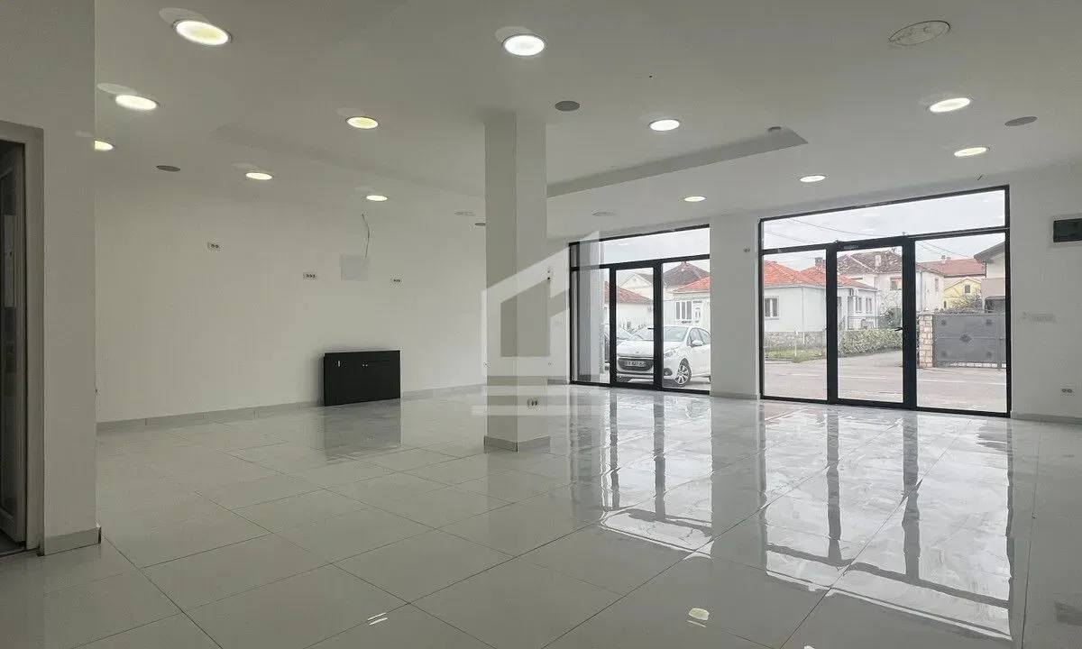Izdavanje, poslovni prostor, 90m², Masline, Podgorica