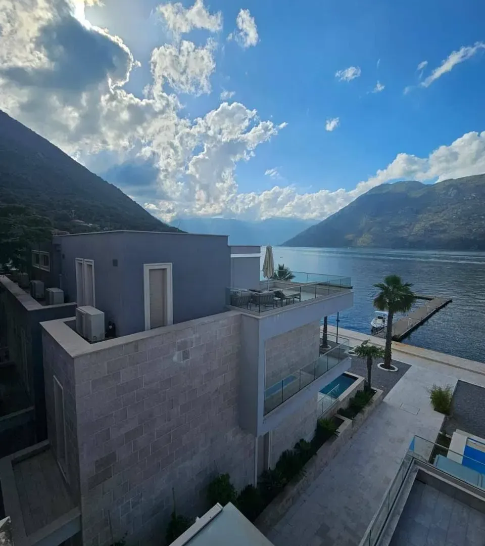 Prodaja, kuća, 400m², Centar, Kotor