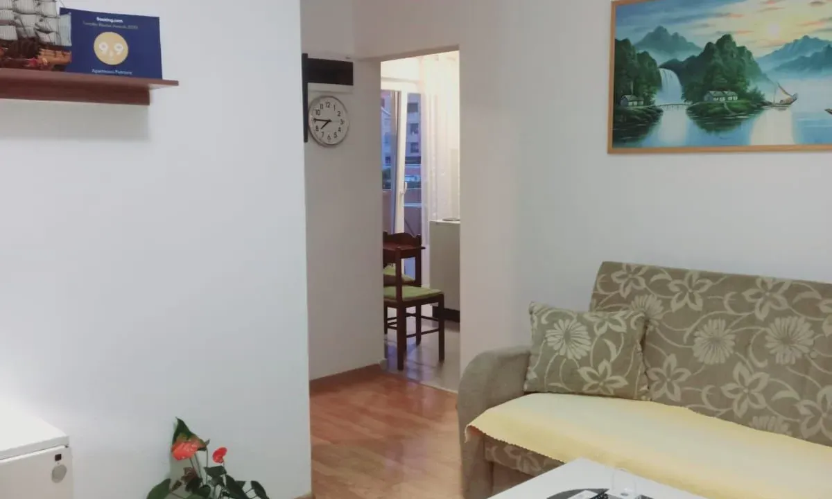 Izdavanje, jednosoban stan, 45m², Centar, Tivat