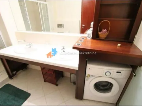 Izdavanje, trosoban stan, 130m², Savski Venac, Beograd - image 23