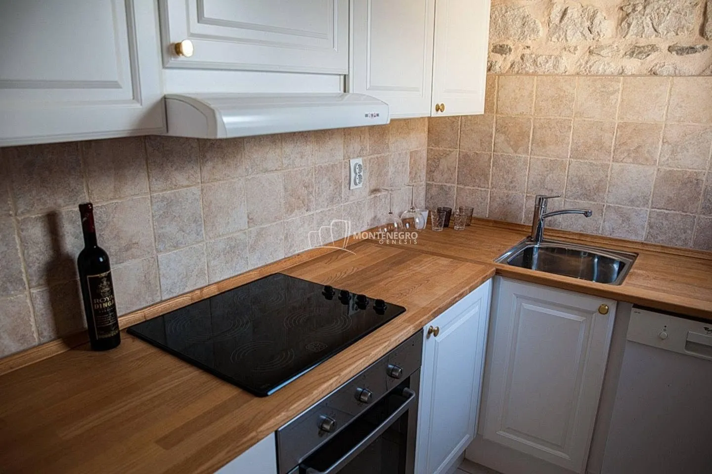 Prodaja, jednosoban stan, 54m², Dobrota, Kotor