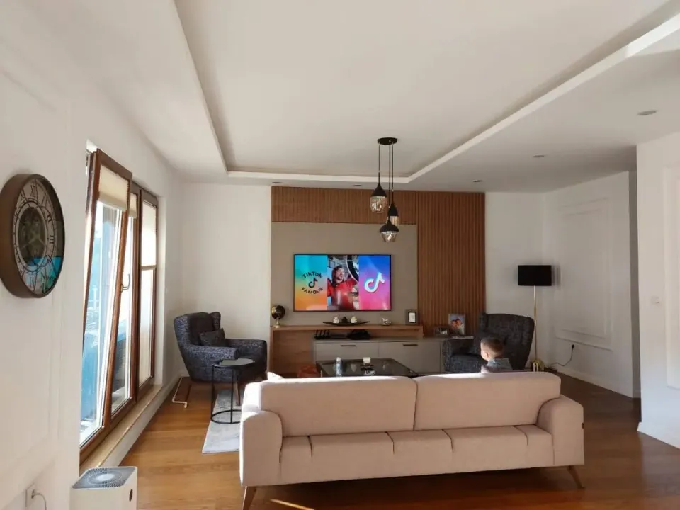Izdavanje, jednosoban stan, 92m², Centar, Budva