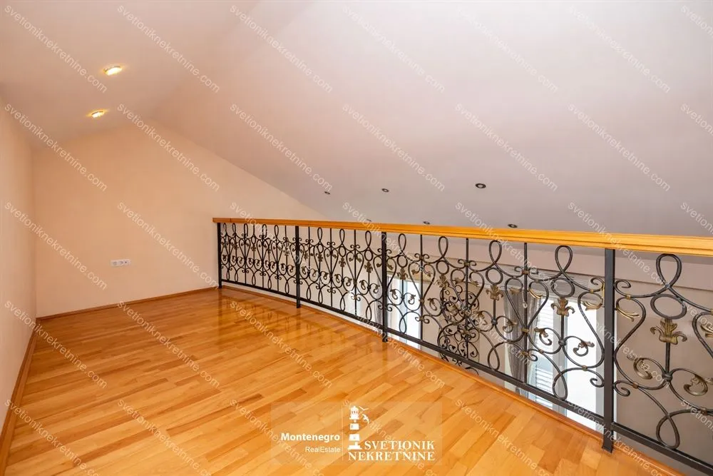 Prodaja, trosoban stan, 106m², Centar, Herceg Novi