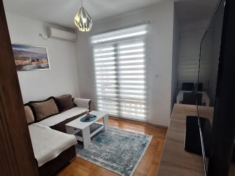 Rent, one bedroom apartment, 40m², Centar, Bar - image 1