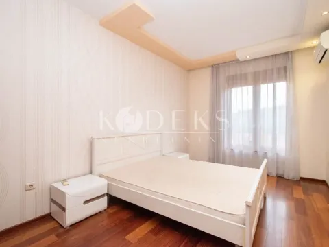 Izdavanje, dvosoban stan, 74m², Centar, Podgorica - image 5