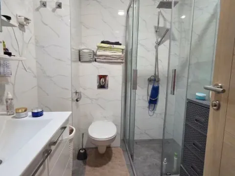 Sale, one bedroom apartment, 40m², Bečići, Budva - image 9