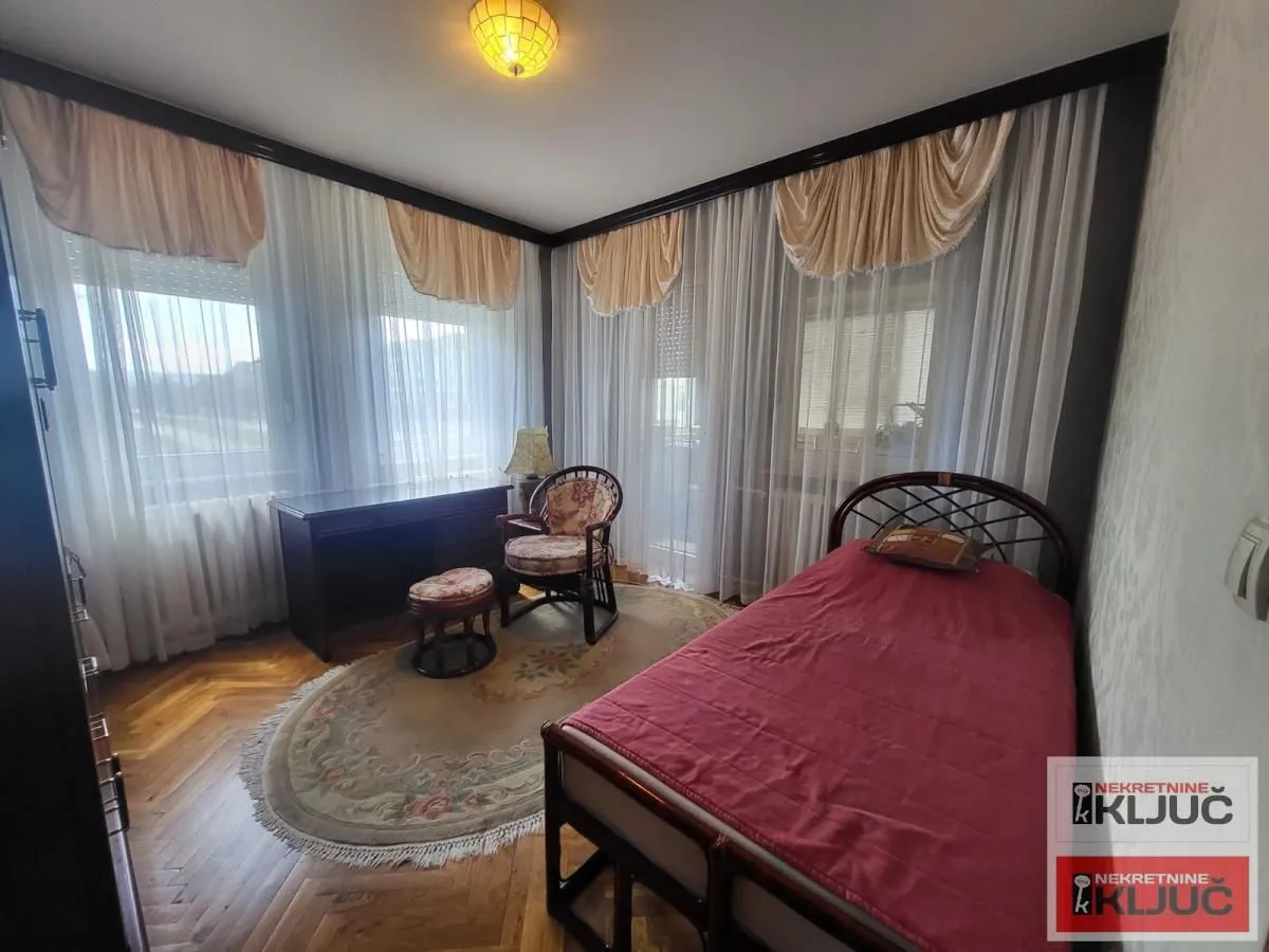 Prodaja, četvorosoban stan, 120m², Novo naselje, Novi Sad