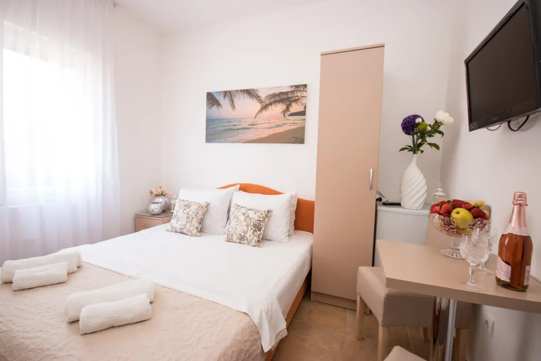 Rent, studio apartment, 17m², Centar, Bar