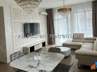 Izdavanje, trosoban stan, 82m², Savski Venac, Beograd - image 1