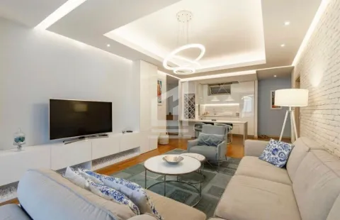 Prodaja, dvosoban stan, 90m², Centar, Budva - image 1