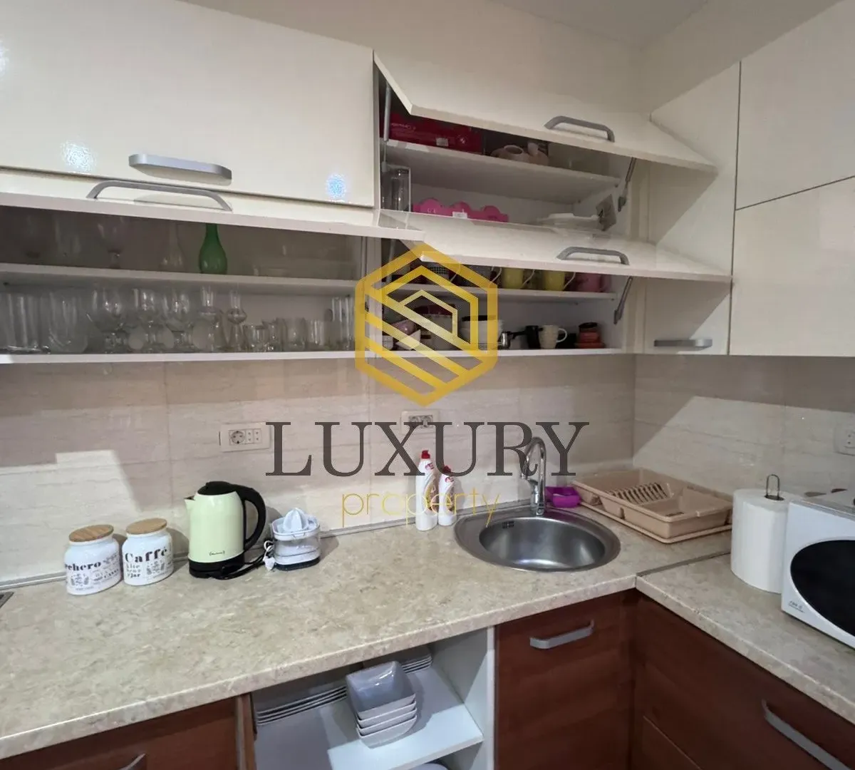 Rent, one bedroom apartment, 70m², Bečići, Budva