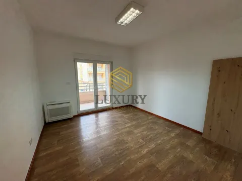 Rent, three bedroom apartment, 110m², City Kvart, Podgorica - image 1