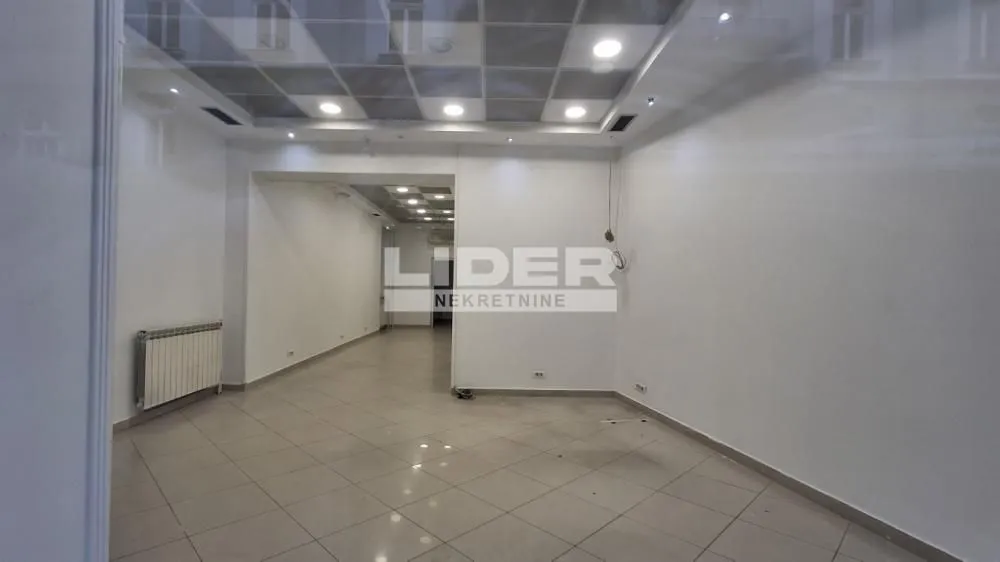 Izdavanje, poslovni prostor, 56m², Stari Grad, Beograd