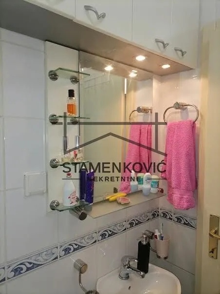 Prodaja, trosoban stan, 71m², Salajka, Novi Sad Sve Podlokacije