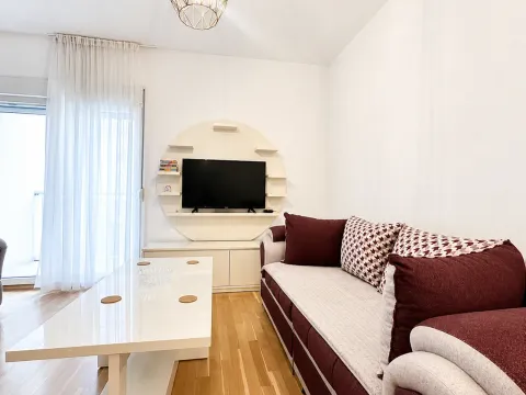 Rent, two bedroom apartment, 72m², Blok 9, Podgorica - image 4