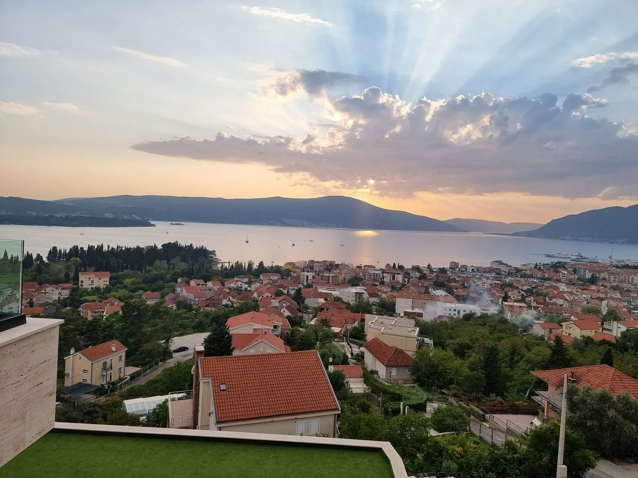 Sale, house, 490m², Tivat, Crna Gora