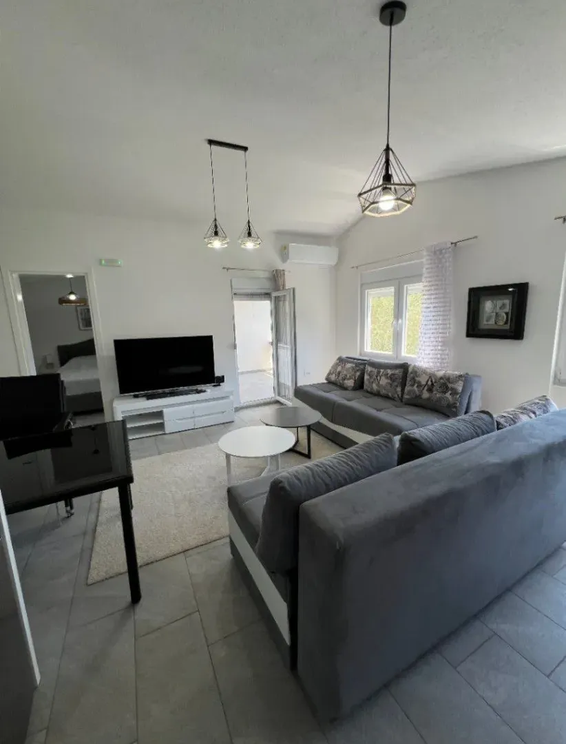 Rent, apartment, 92m², Dobre Vode, Bar
