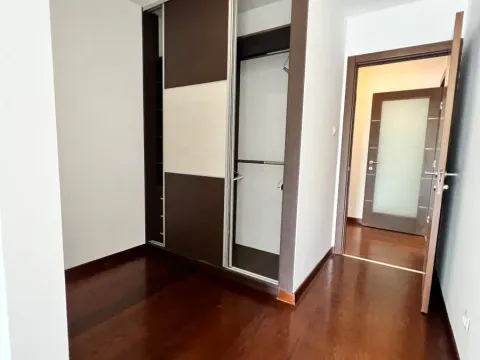 Izdavanje, četvorosoban stan, 228m², Preko Morače, Podgorica - image 8