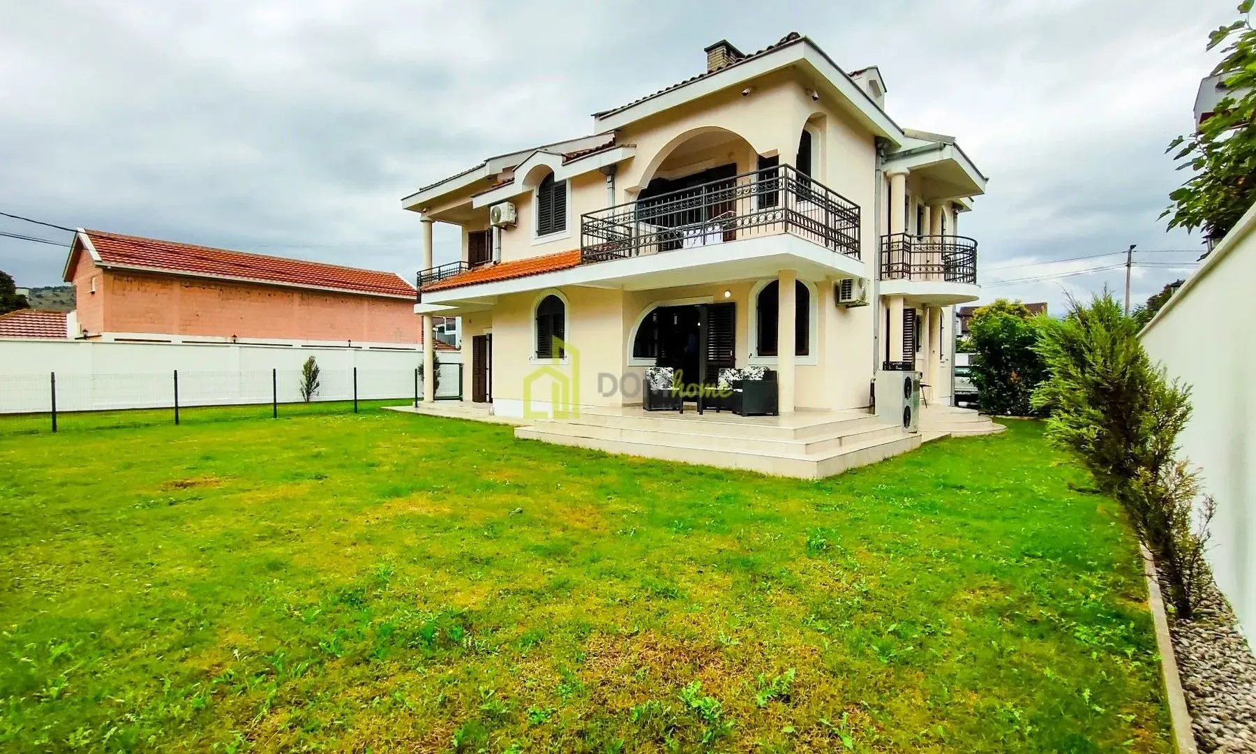 Sale, house, 340m², Tološi, Podgorica