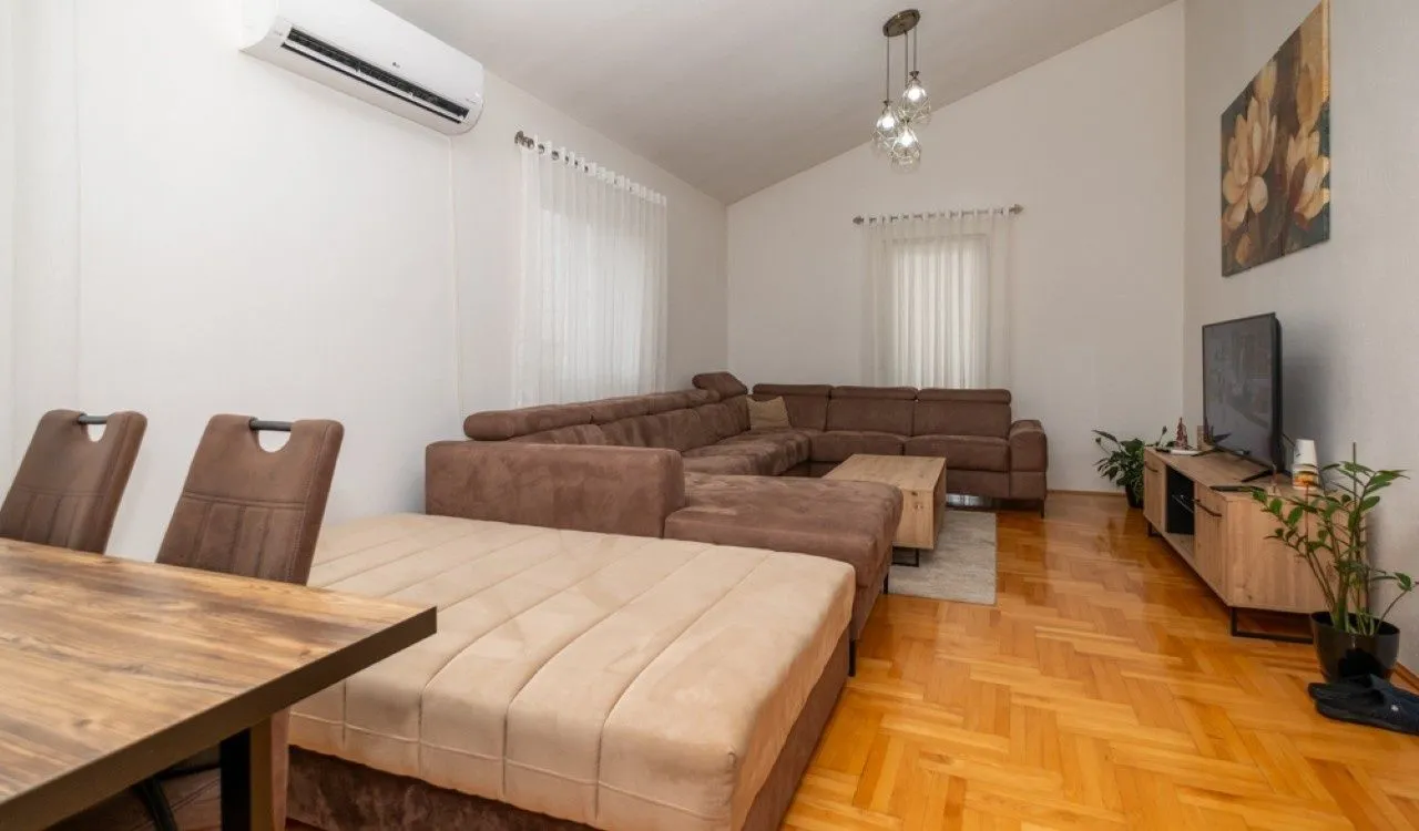 Prodaja, kuća, 258m², Pod Goricom, Podgorica
