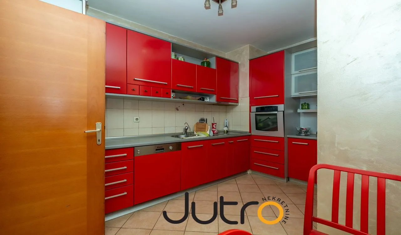 Prodaja, trosoban stan, 164m², Stari Aerodrom, Podgorica