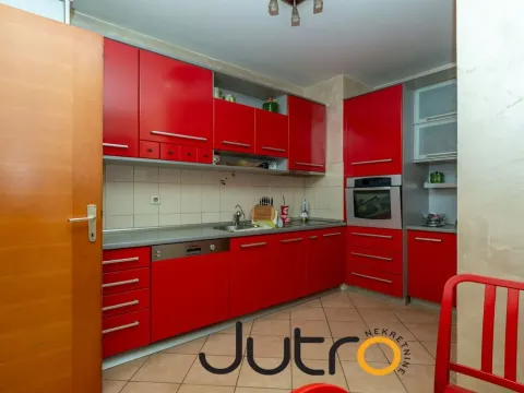 Sale, three bedroom apartment, 164m², Stari Aerodrom, Podgorica - image 2