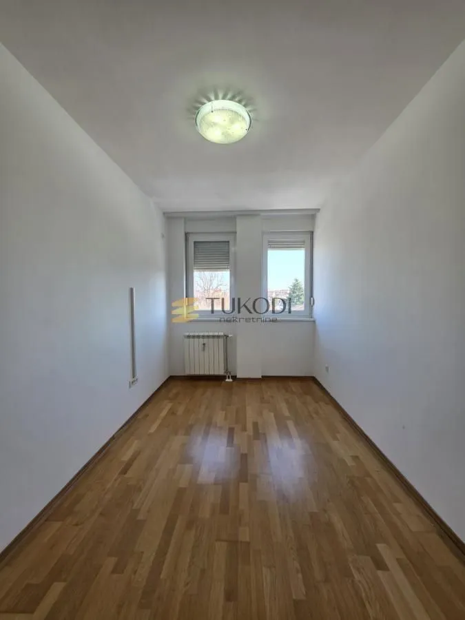Prodaja, četvorosoban stan, 90m², Adamovićevo Naselje, Novi Sad Sve Podlokacije
