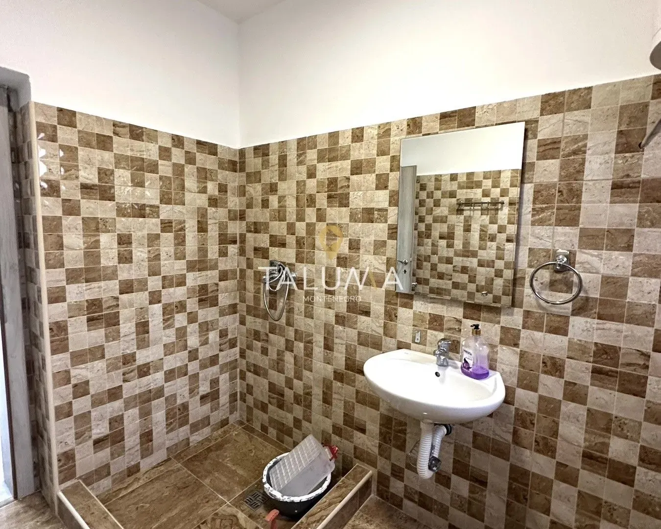 Rent, office space, 75m², Masline, Podgorica