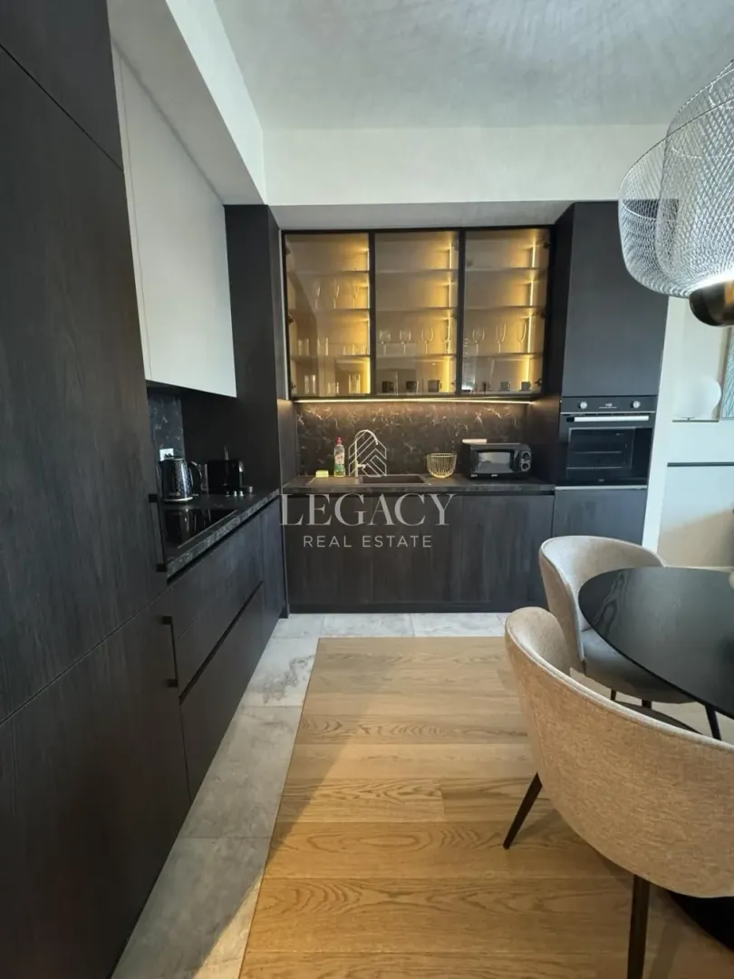 Izdavanje, trosoban stan, 79m², Savski Venac, Beograd