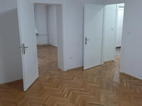 Izdavanje, trosoban stan, 105m², Centar, Novi Sad - image 3