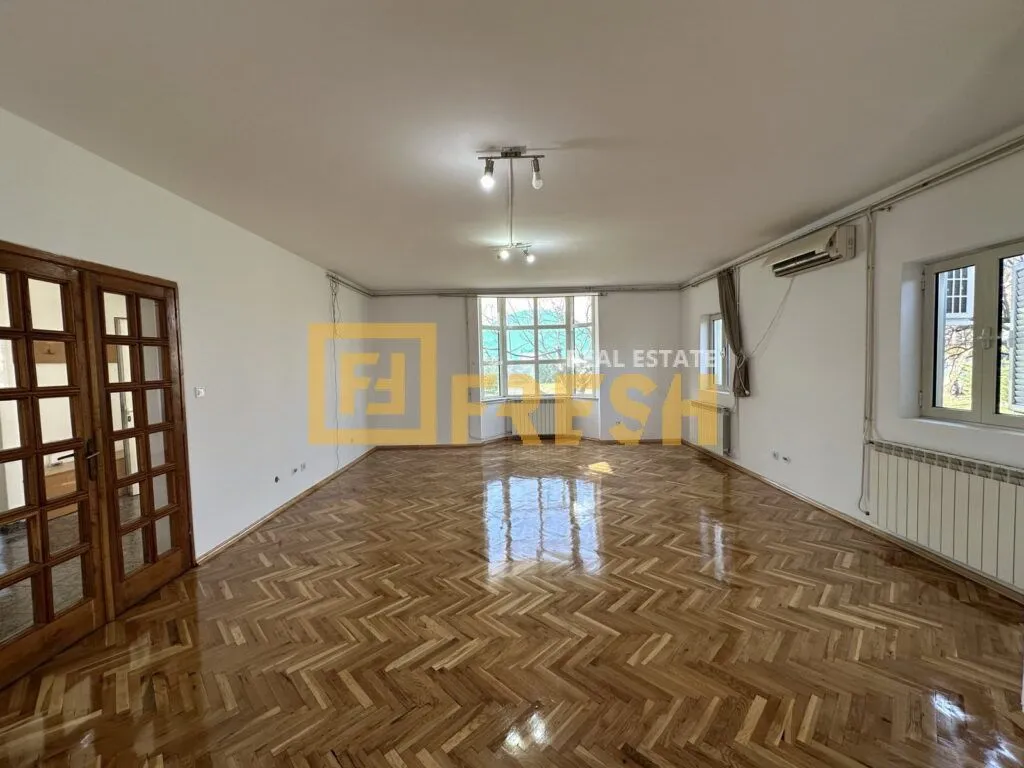 Izdavanje, kuća, 230m², Dahna, Podgorica