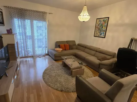 Izdavanje, dvosoban stan, 72m², Blok 9, Podgorica - image 4