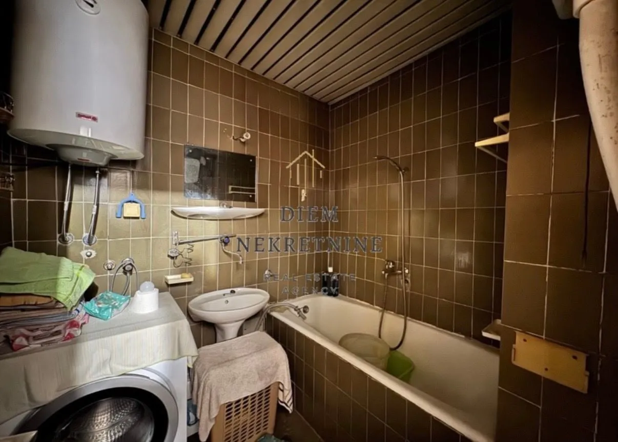 Prodaja, trosoban stan, 96m², Blok 6, Podgorica